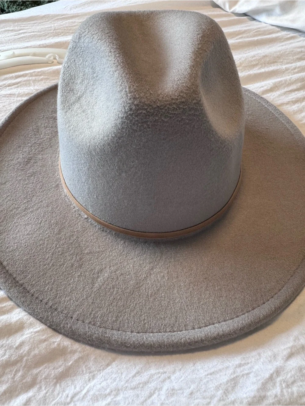Wide Brim Felt Hat in Gray with ivory handmade macrame hat hanger